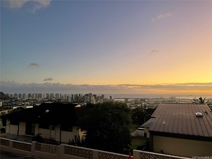 1108 Kaumailuna Pl, Honolulu, HI | Alewa Heights. Photo 1 of 1