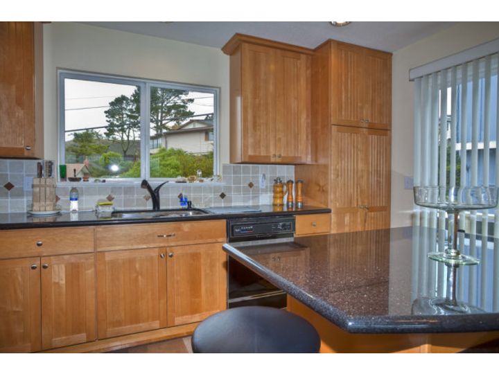 1140 Fassler Ave, Pacifica, CA | . Photo 9 of 19
