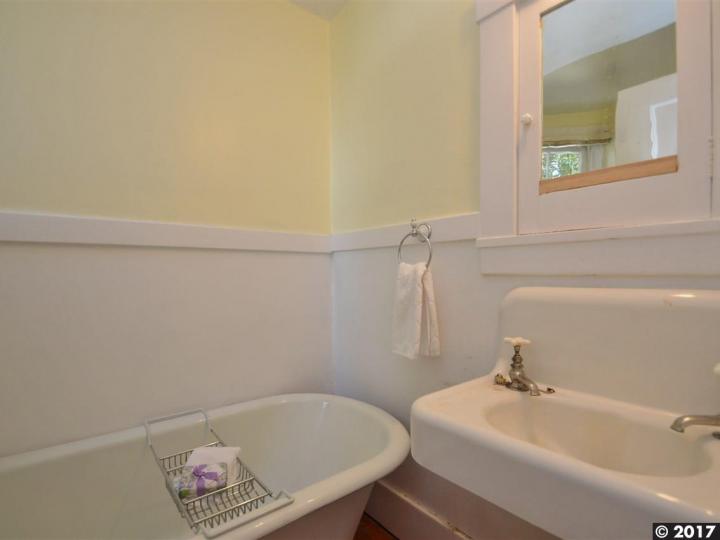 1304 Highland Ave, Martinez, CA | Downtown. Photo 25 of 30