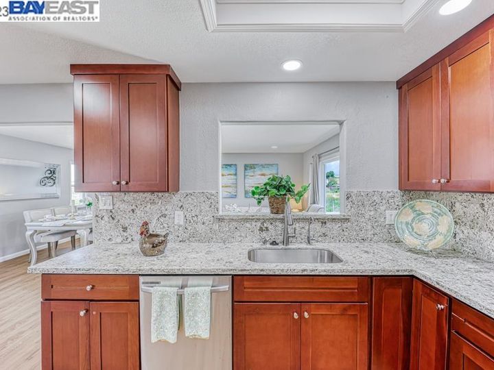 15286 Laverne Dr, San Leandro, CA | Manor. Photo 18 of 52