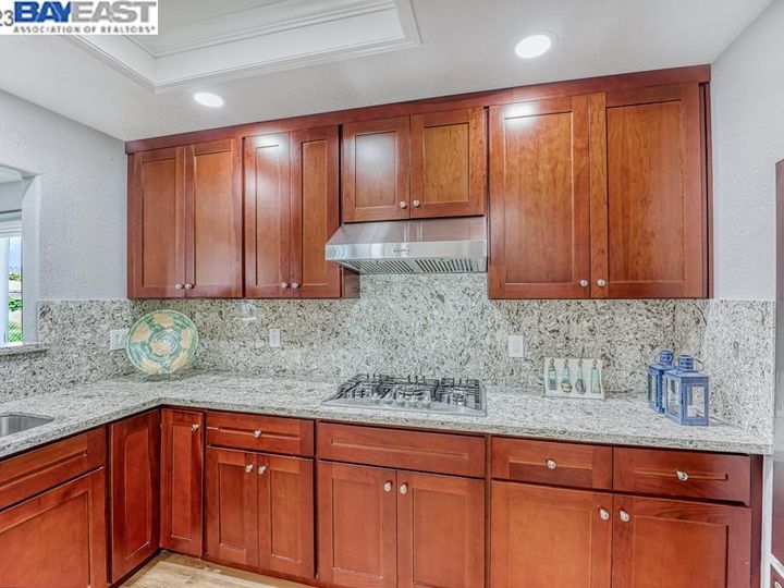 15286 Laverne Dr, San Leandro, CA | Manor. Photo 19 of 52