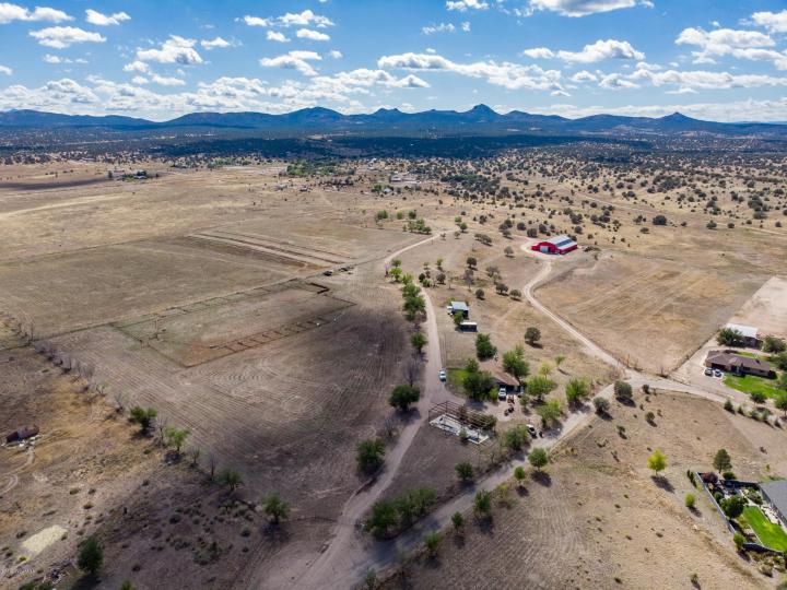 1725 W Kings Ct, Paulden, AZ | 5 Acres Or More. Photo 2 of 39
