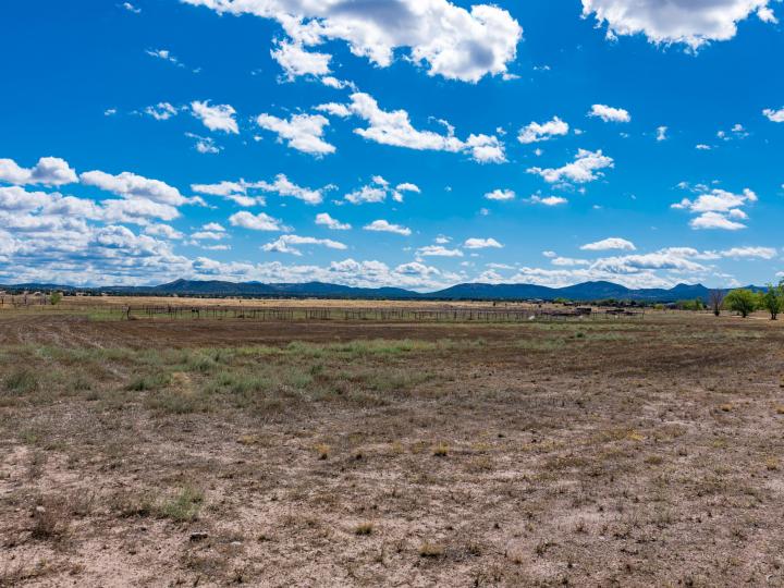 1725 W Kings Ct, Paulden, AZ | 5 Acres Or More. Photo 12 of 39