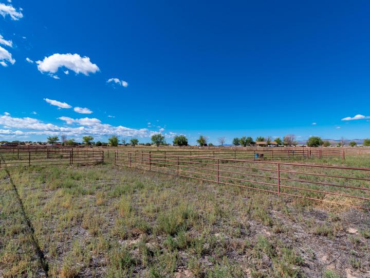 1725 W Kings Ct, Paulden, AZ | 5 Acres Or More. Photo 13 of 39