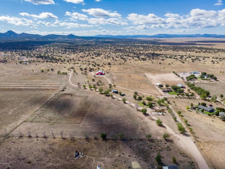 1725 W Kings Ct, Paulden, AZ | 5 Acres Or More. Photo 3 of 39
