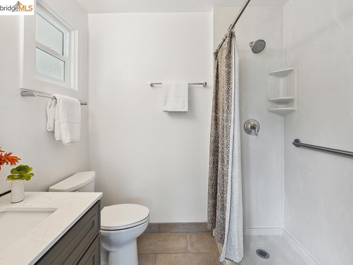 1811 Brentwood Rd, Oakland, CA | Oakmore. Photo 12 of 24