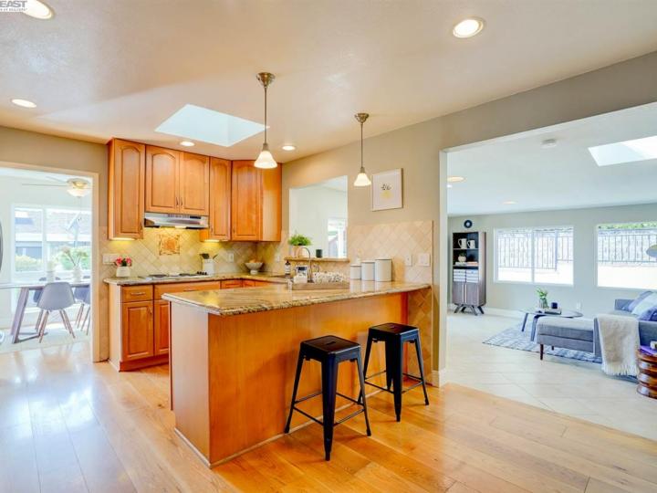 18579 Carlwyn Dr, Castro Valley, CA | Lake Chabot. Photo 11 of 40