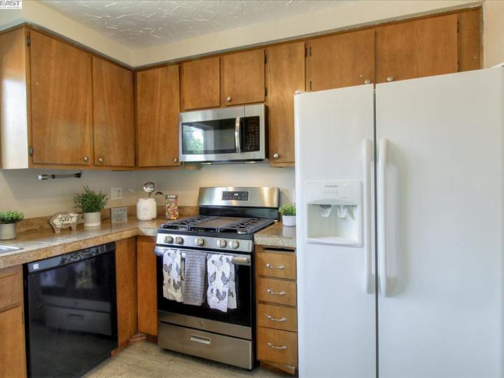 1967 Monterey Dr, Livermore, CA, 94551 Townhouse. Photo 8 of 29