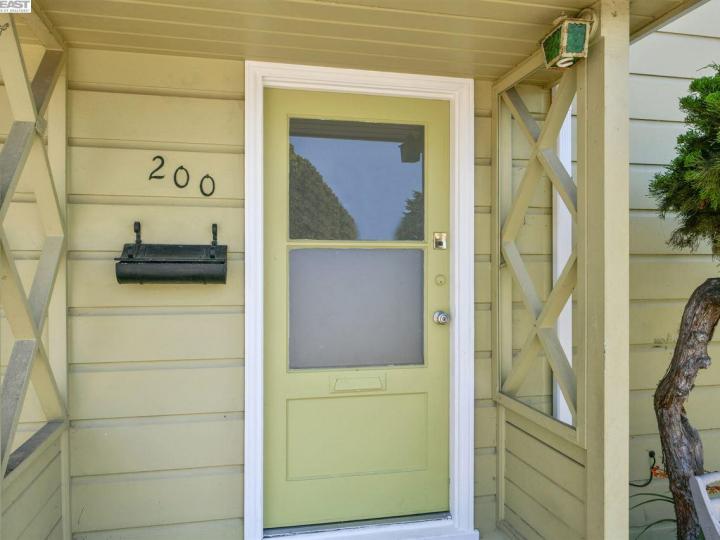 200 Cypress St Alameda CA Multi-family home. Photo 4 of 26