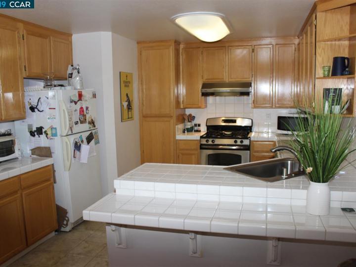 20028 Summercrest Dr, Castro Valley, CA, 94552 Townhouse. Photo 13 of 29
