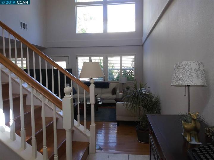 20028 Summercrest Dr, Castro Valley, CA, 94552 Townhouse. Photo 3 of 29