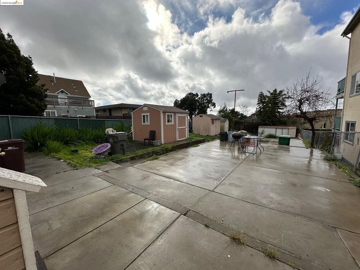 2031 E 26th, Oakland, CA | Highland Terrace. Photo 23 of 24