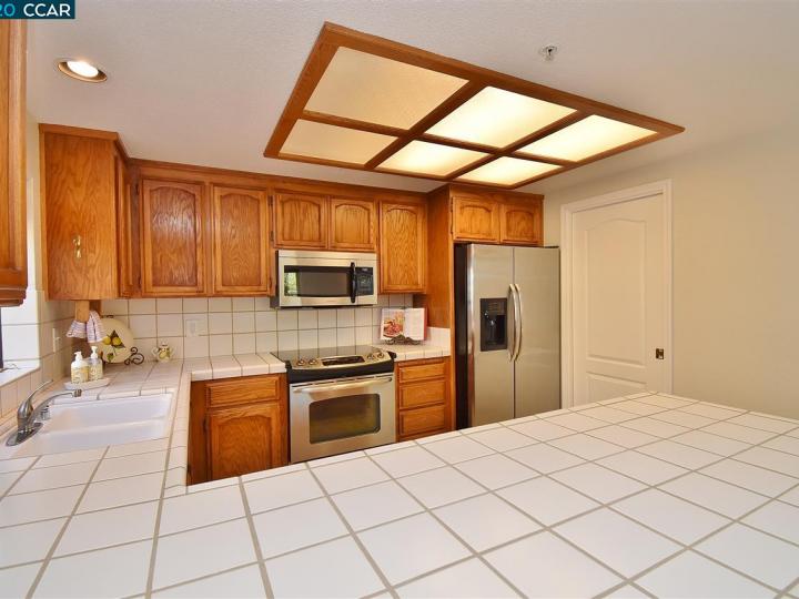 20659 Maria Ct, Castro Valley, CA, 94546 Townhouse. Photo 3 of 26