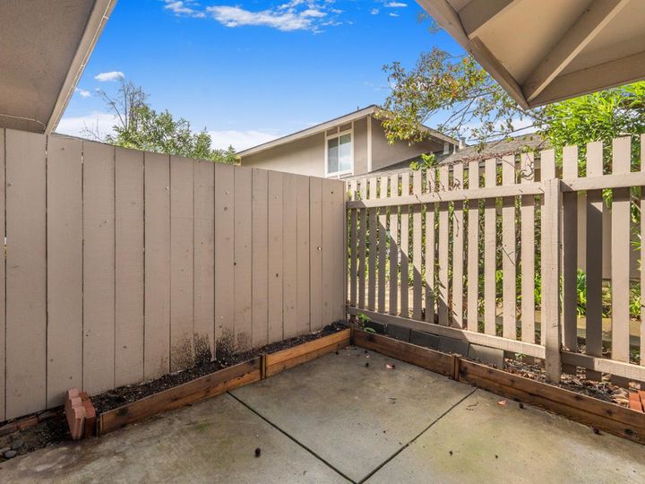 21071 Red Fir Ct, Cupertino, CA, 95014 Townhouse. Photo 15 of 26