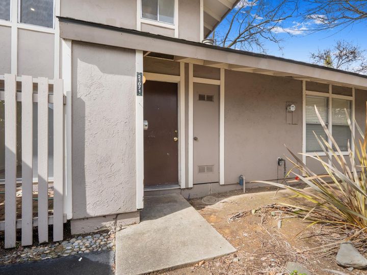 21071 Red Fir Ct, Cupertino, CA, 95014 Townhouse. Photo 19 of 26
