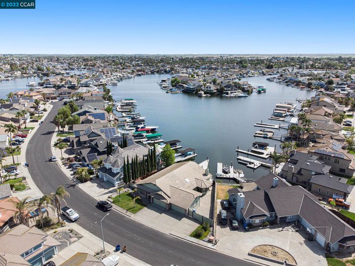 2125 Cypress Pt, Discovery Bay, CA | Delta Waterfront Access. Photo 2 of 48