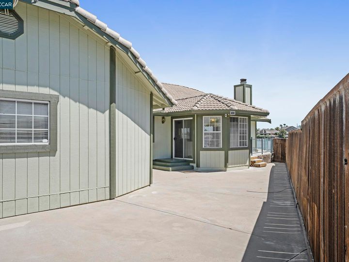 2125 Cypress Pt, Discovery Bay, CA | Delta Waterfront Access. Photo 44 of 48