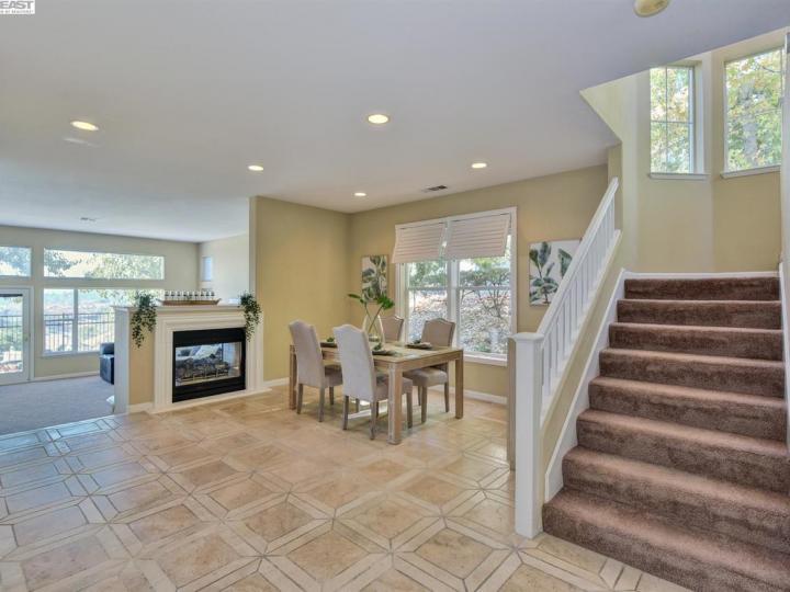 22165 W Lyndon Loop, Castro Valley, CA, 94552 Townhouse. Photo 12 of 29