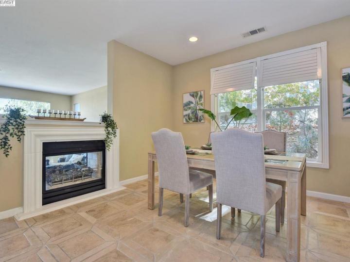 22165 W Lyndon Loop, Castro Valley, CA, 94552 Townhouse. Photo 13 of 29