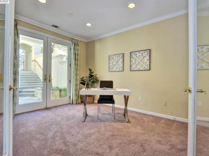 22165 W Lyndon Loop, Castro Valley, CA, 94552 Townhouse. Photo 15 of 29