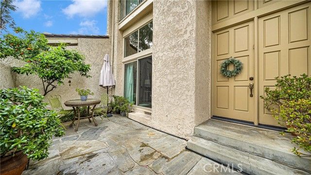22247 Erwin St, Woodland Hills (los Angeles), CA, 91367 Townhouse. Photo 24 of 28