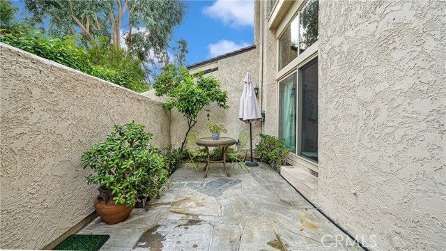 22247 Erwin St, Woodland Hills (los Angeles), CA, 91367 Townhouse. Photo 25 of 28