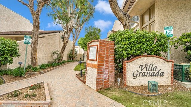 22247 Erwin St, Woodland Hills (los Angeles), CA, 91367 Townhouse. Photo 27 of 28