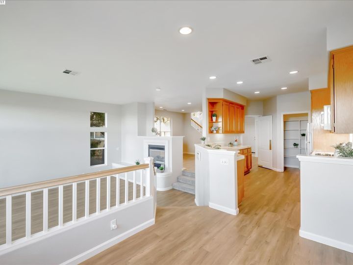 22325 W Lyndon Loop, Castro Valley, CA, 94552 Townhouse. Photo 15 of 40