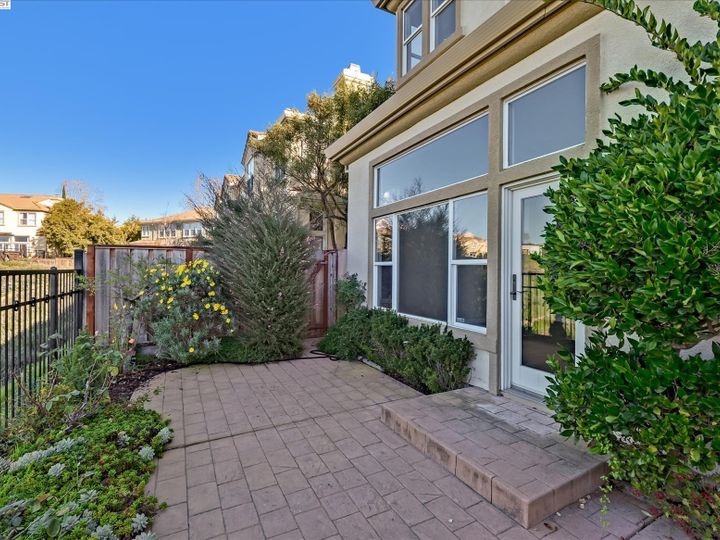 22325 W Lyndon Loop, Castro Valley, CA, 94552 Townhouse. Photo 36 of 40