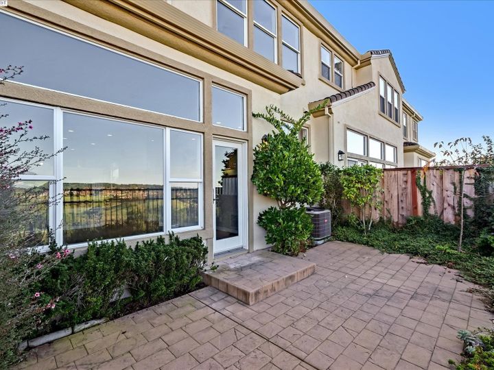 22325 W Lyndon Loop, Castro Valley, CA, 94552 Townhouse. Photo 39 of 40