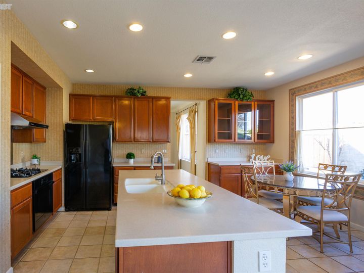 2321 Alexis Ln, Tracy, CA | Central Tracy. Photo 13 of 45