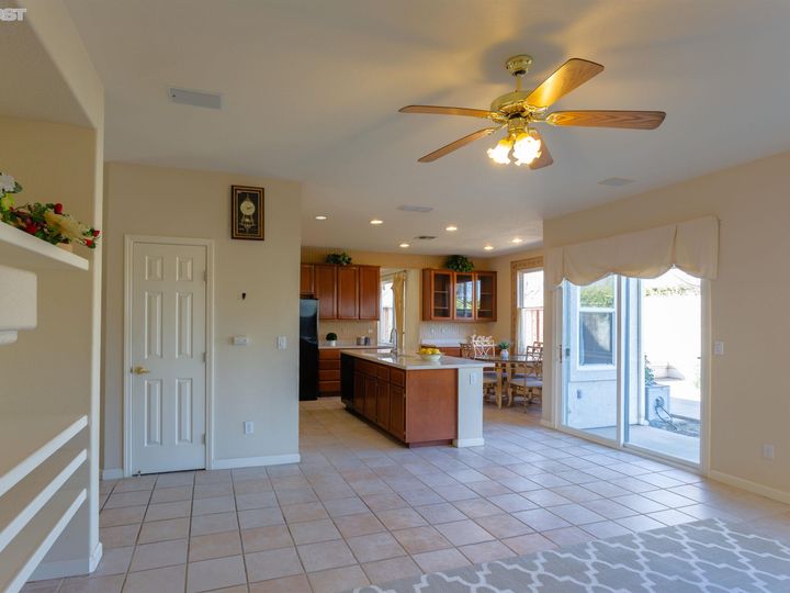 2321 Alexis Ln, Tracy, CA | Central Tracy. Photo 17 of 45