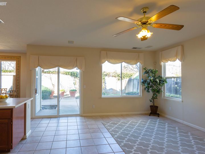 2321 Alexis Ln, Tracy, CA | Central Tracy. Photo 18 of 45
