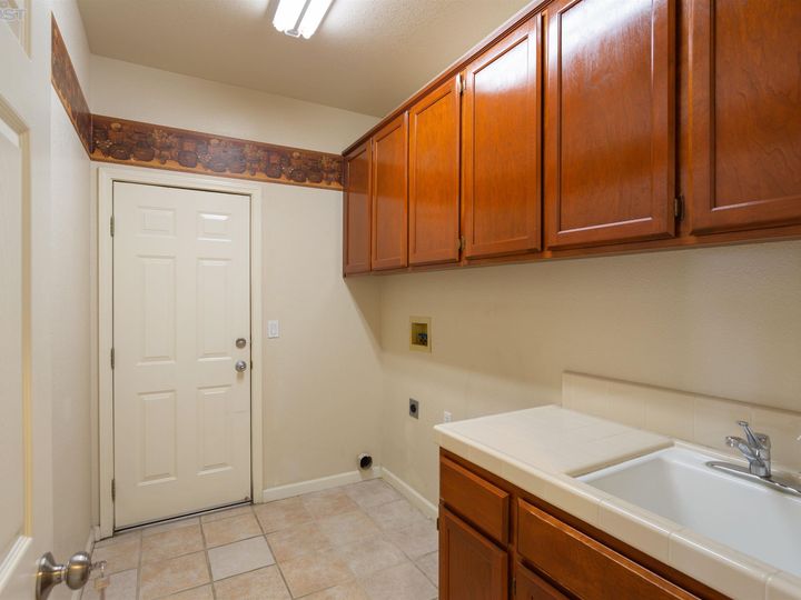 2321 Alexis Ln, Tracy, CA | Central Tracy. Photo 22 of 45
