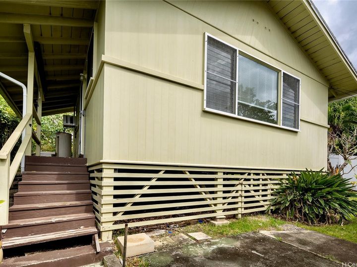 2460 Waolani Ave Honolulu HI Multi-family home. Photo 9 of 24