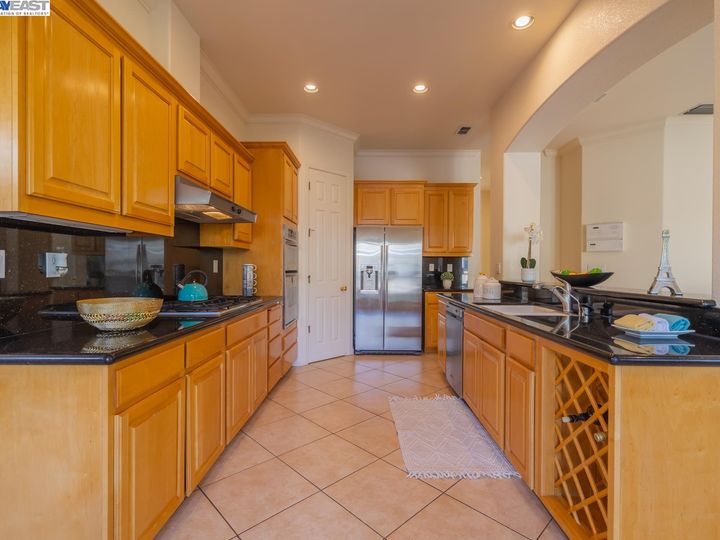 25515 Crestfield Cir, Castro Valley, CA | 5 Canyons. Photo 14 of 53