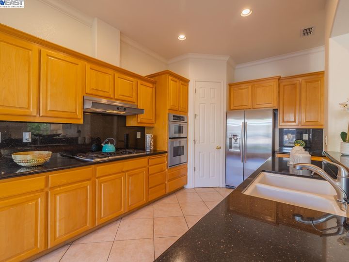 25515 Crestfield Cir, Castro Valley, CA | 5 Canyons. Photo 15 of 53
