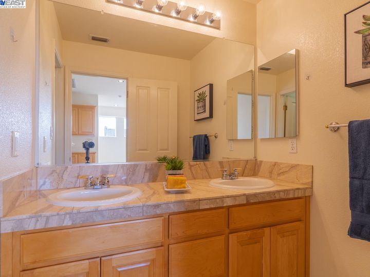 25515 Crestfield Cir, Castro Valley, CA | 5 Canyons. Photo 34 of 53