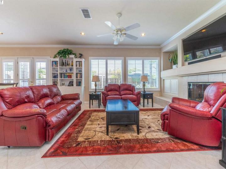 25671 Secret Meadow Ct, Castro Valley, CA | 5 Canyons. Photo 11 of 40