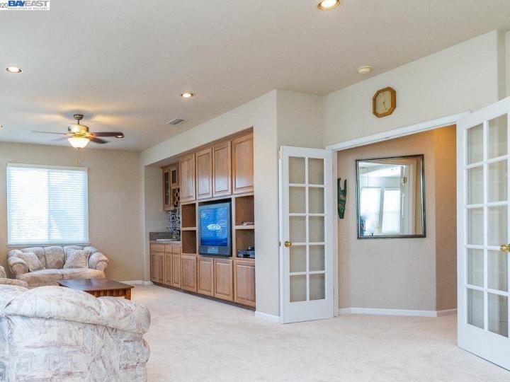 25671 Secret Meadow Ct, Castro Valley, CA | 5 Canyons. Photo 31 of 40