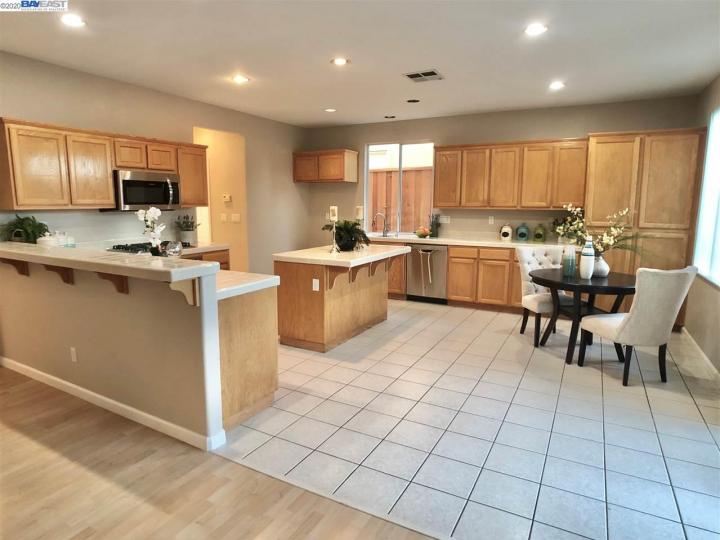 25768 Durrwood Ct, Castro Valley, CA | 5 Canyons. Photo 12 of 33