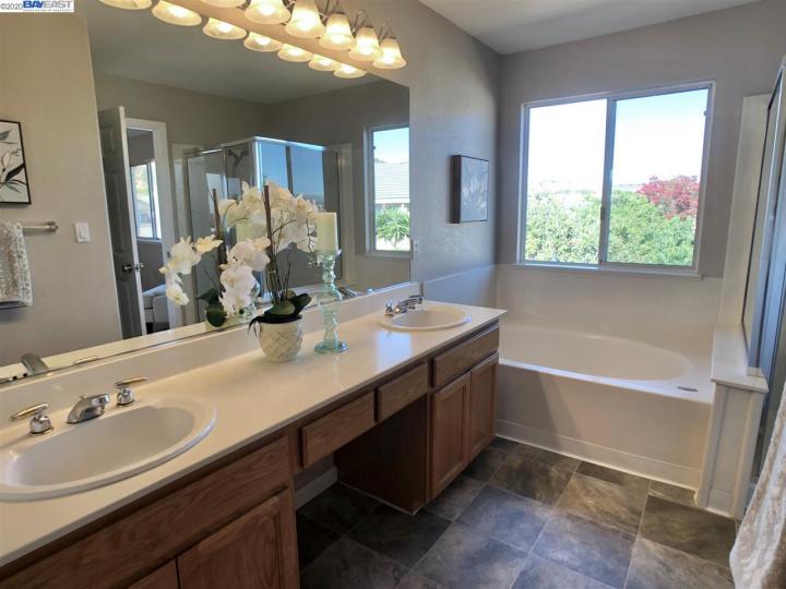 25768 Durrwood Ct, Castro Valley, CA | 5 Canyons. Photo 22 of 33