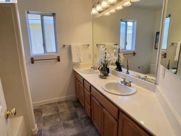 25768 Durrwood Ct, Castro Valley, CA | 5 Canyons. Photo 28 of 33