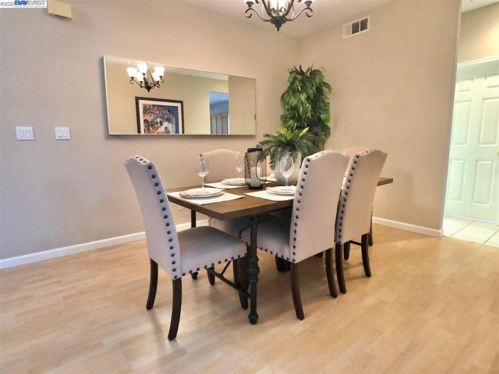 25768 Durrwood Ct, Castro Valley, CA | 5 Canyons. Photo 7 of 33