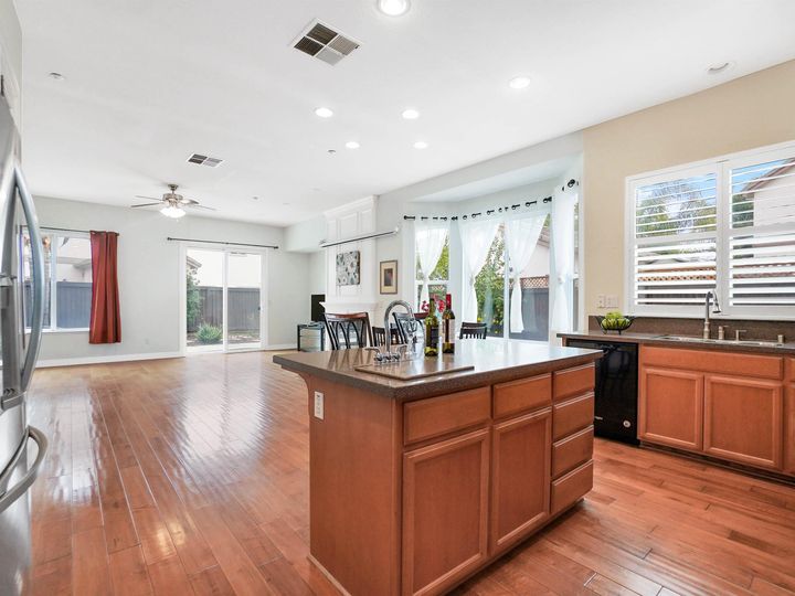 2721 Cathedral Cir, Brentwood, CA | Rose Garden. Photo 16 of 56