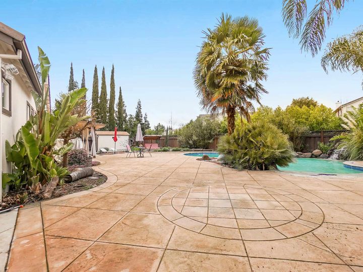 2721 Cathedral Cir, Brentwood, CA | Rose Garden. Photo 38 of 56