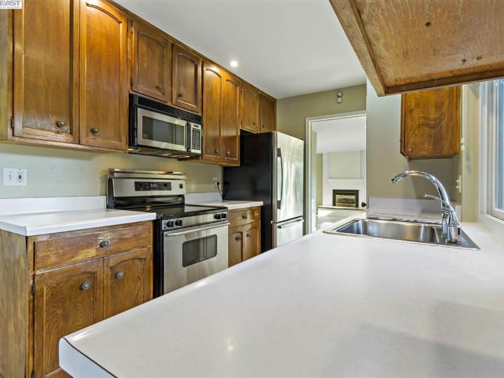 27779 Pleasant Hill Ct, Hayward, CA | The Highlands. Photo 14 of 35