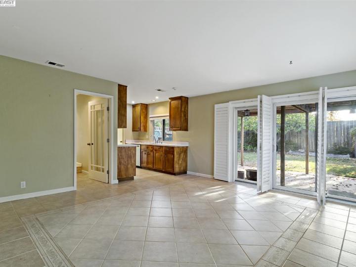 27779 Pleasant Hill Ct, Hayward, CA | The Highlands. Photo 15 of 35