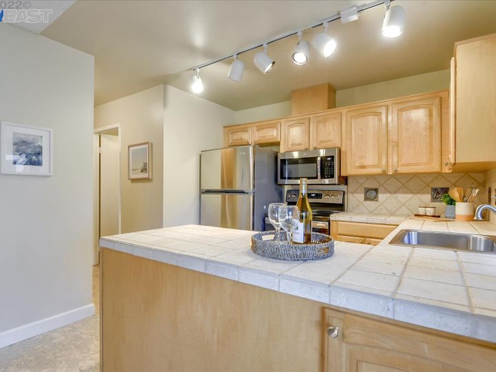 285 Lindero Ter, Fremont, CA, 94536 Townhouse. Photo 9 of 27