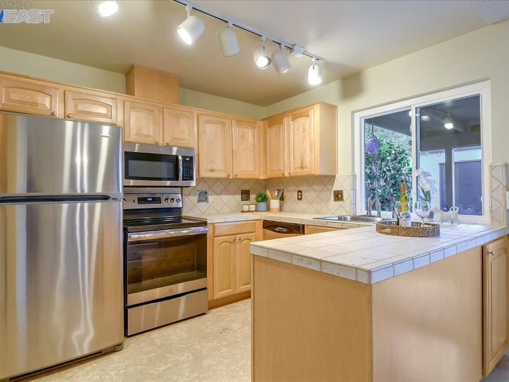 285 Lindero Ter, Fremont, CA, 94536 Townhouse. Photo 10 of 27